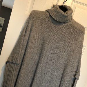 Alya Sleeved Grey Poncho